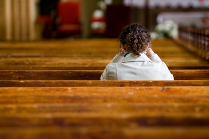young-woman-praying-in-church